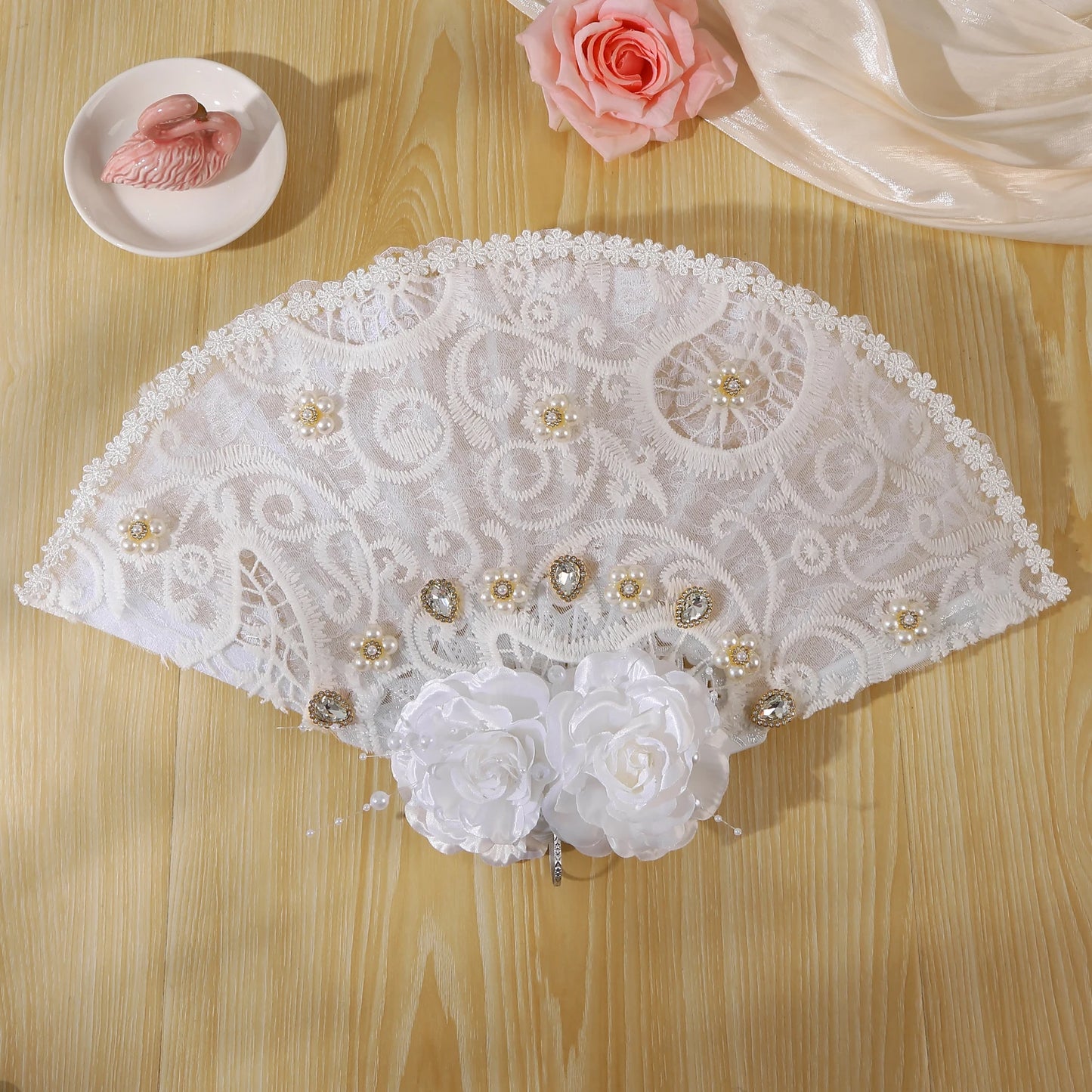 0063 A wedding decoration fan, snow white art flower decoration wedding supplies, suitable for bridal engagement and wedding season,