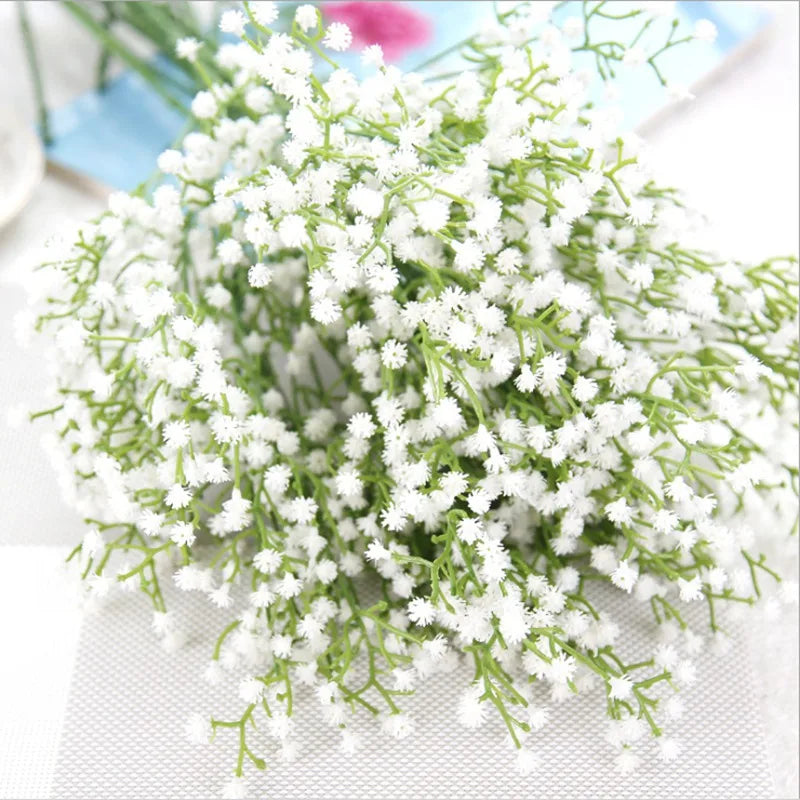 Main product photo — White baby’s breath wicker basket on wooden bench

Close-up flowers — Delicate baby’s breath blossoms with tiny white clusters and green stems

Top-down arrangement — Top view of handwoven wicker basket filled with Gypsophila bouquet

Lifestyle picnic scene — White wicker basket with baby’s breath on grass picnic blanket

Bench scene with book and tea — Wicker flower basket beside open book and tea cup on bench

Vase display photo — Clear glass vase with airy baby’s breath bouquet on li
